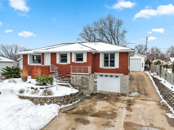 $315,000 | 1035 East Kimberly Avenue, Kimberly, WI 54136