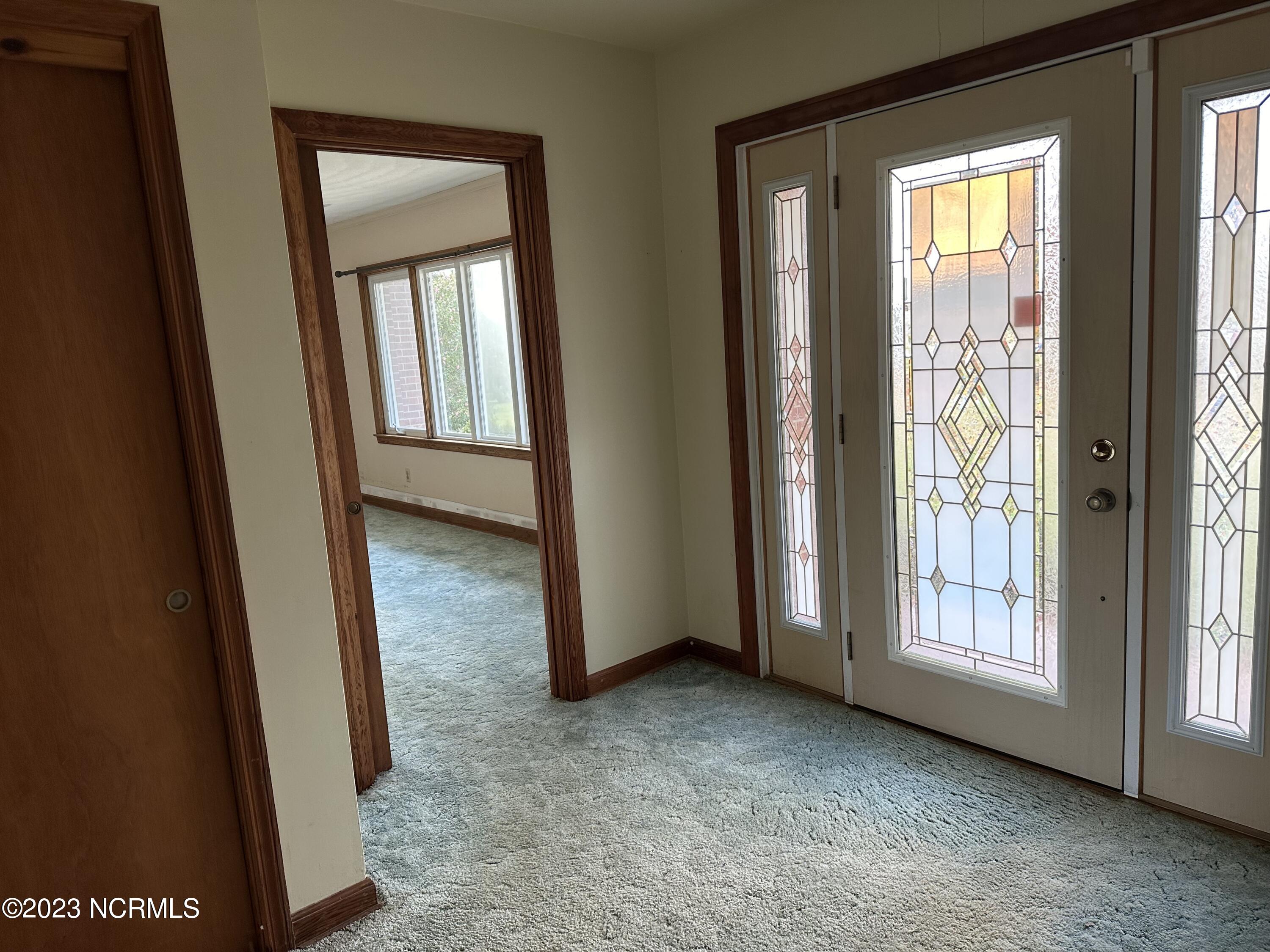 1340 Newland Road Elizabeth City, NC 27909 - Photo 5 of 23 Foyer