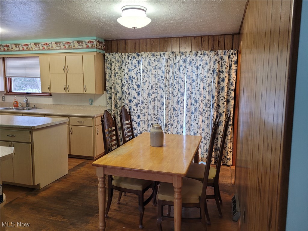 14855 Drake Road Strongsville, OH 44136 - Photo 4 of 15 Dining room