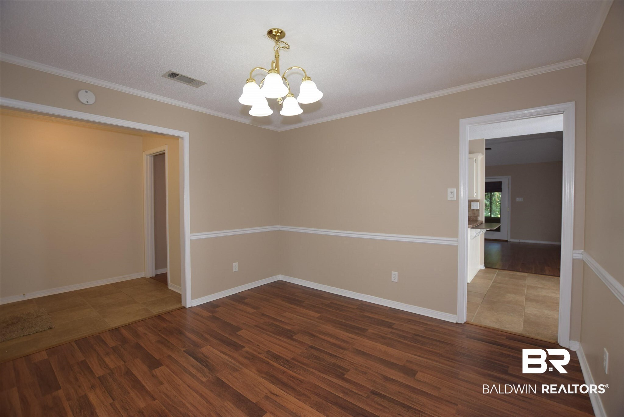 5522 Yucca Drive Mobile, AL 36693 - Photo 4 of 28 Nice sized dining room off the foyer.