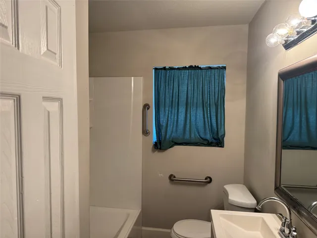 $1,500 | 4511 South Main Street, Stafford, TX 77477