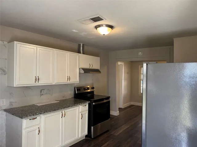 $1,500 | 4511 South Main Street, Stafford, TX 77477