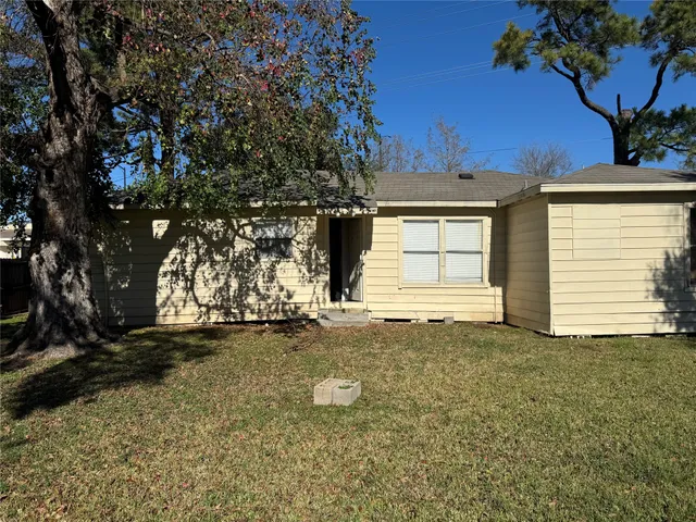 $1,500 | 4511 South Main Street, Stafford, TX 77477