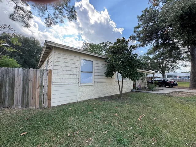 a view of a backyard with sitting area