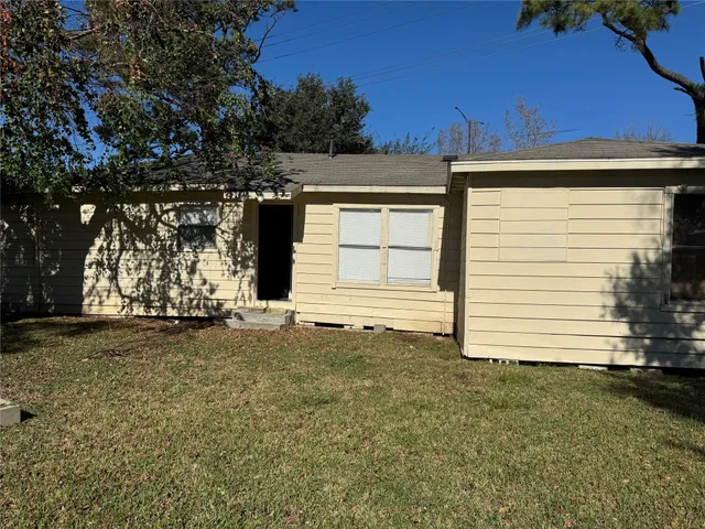 $1,500 | 4511 South Main Street, Stafford, TX 77477