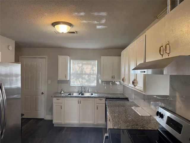 $1,500 | 4511 South Main Street, Stafford, TX 77477