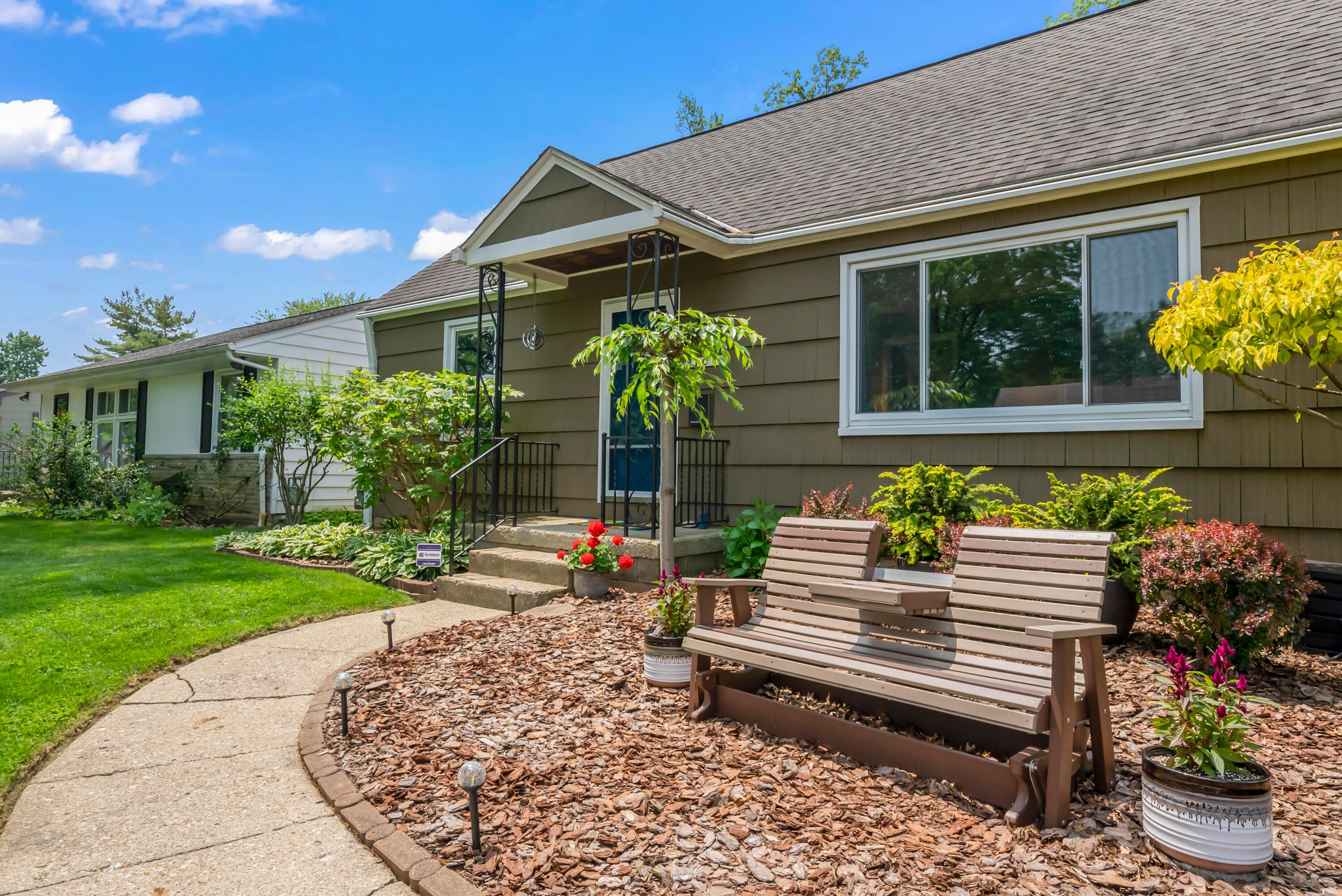 107 North Chesterfield Road Columbus, OH 43209 - Photo 6 of 34 DSC06382