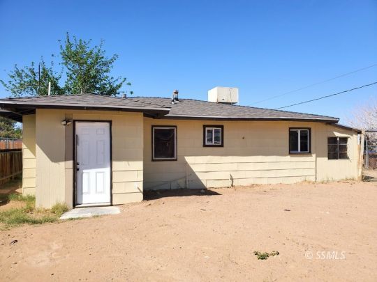 801 West Moyer Avenue Ridgecrest, CA 93555 - Photo 21 of 23 a front view of a house with a yard