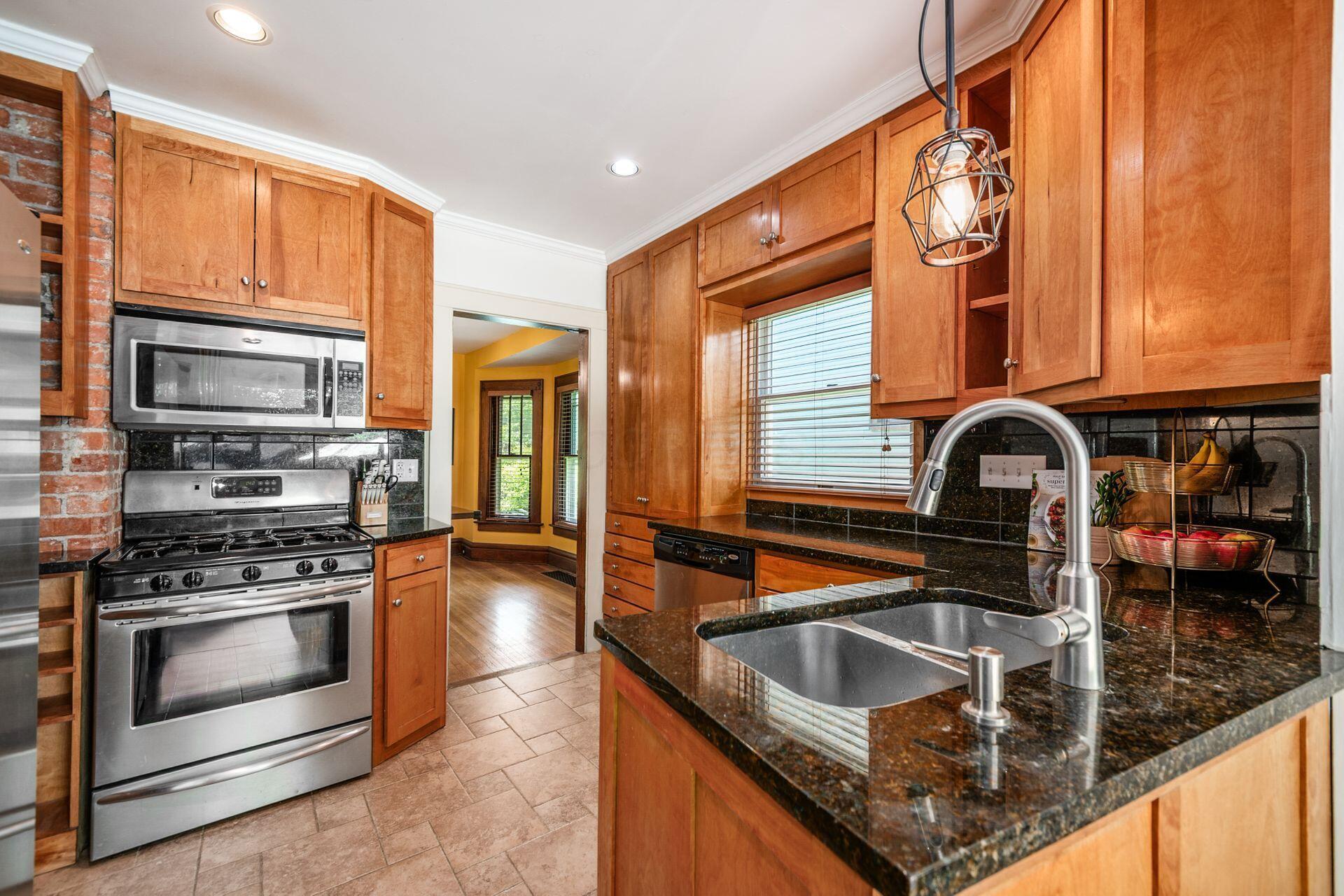 154 East Kelso Road Columbus, OH 43202 - Photo 12 of 44 012_571faa40_L 154 E Kelso040