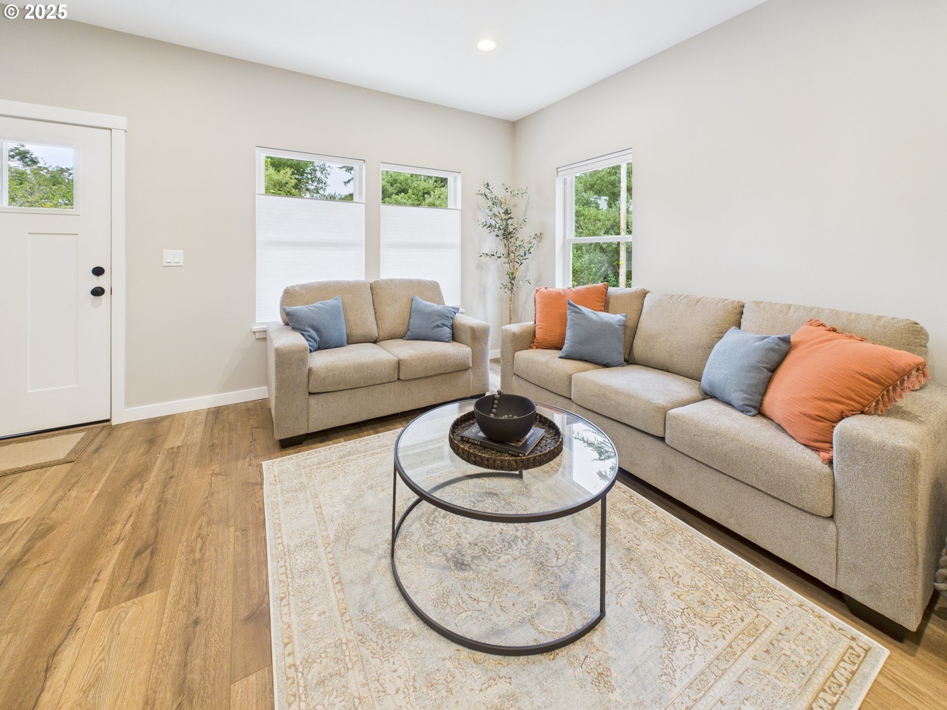 1269 Avenue D Seaside, OR 97138 - Photo 4 of 22 a living room with furniture and a large window