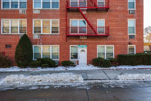 $259,500 | 207 Ocean Parkway, Unit 1J | Kensington