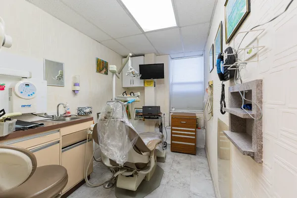 $259,500 | 207 Ocean Parkway, Unit 1J | Kensington