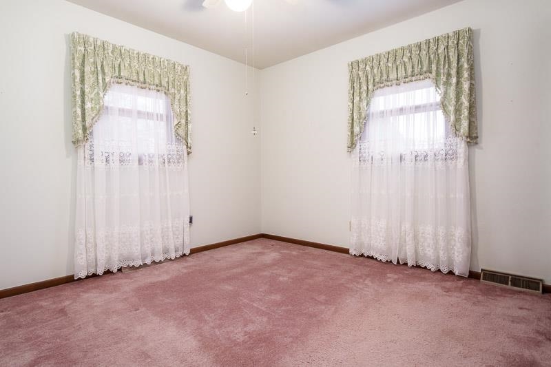 1110 Roxbury Close Rockford, IL 61107 - Photo 18 of 36 an empty room with a window