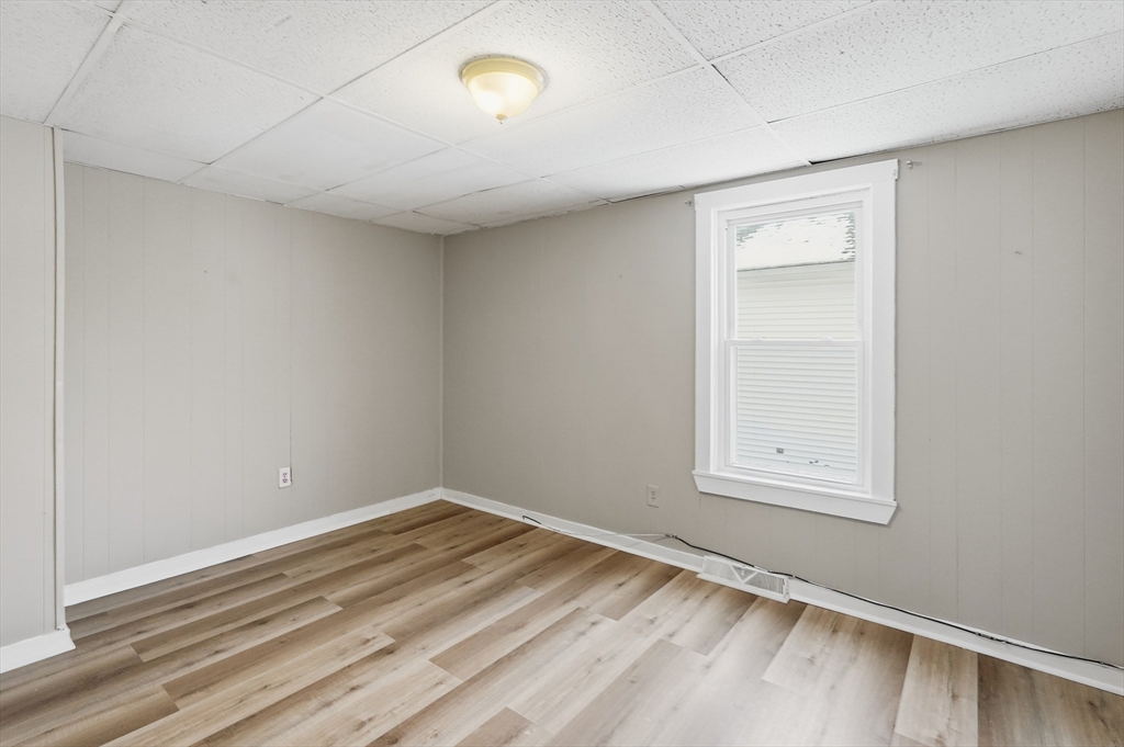 14 1/2 Hacker Street Worcester, MA 01603 - Photo 15 of 40