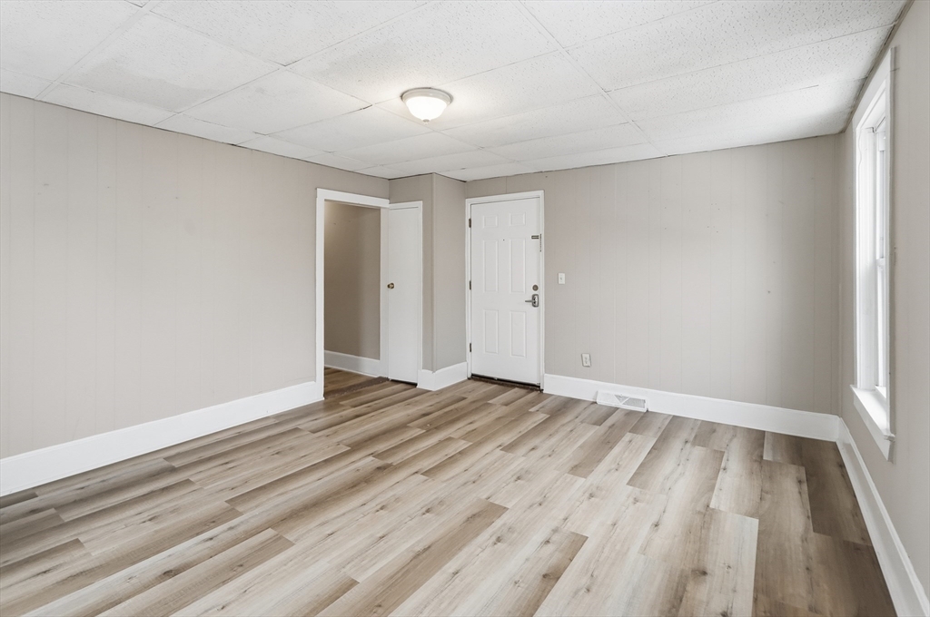 14 1/2 Hacker Street Worcester, MA 01603 - Photo 20 of 40