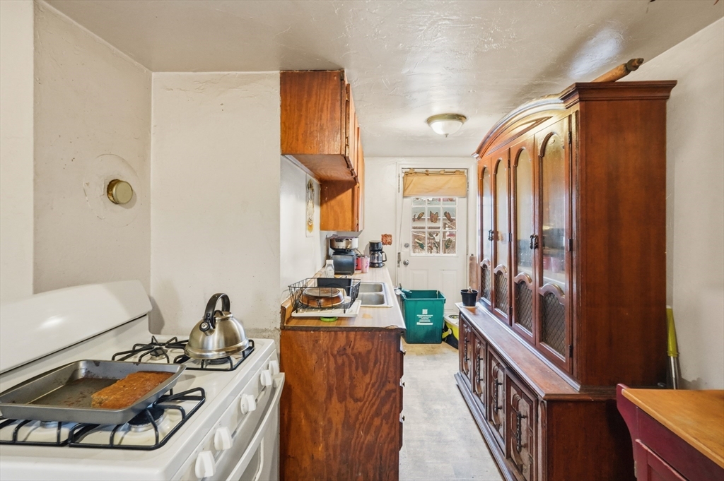 14 1/2 Hacker Street Worcester, MA 01603 - Photo 33 of 40