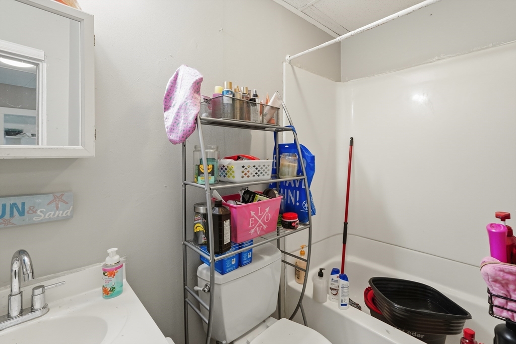 14 1/2 Hacker Street Worcester, MA 01603 - Photo 35 of 40