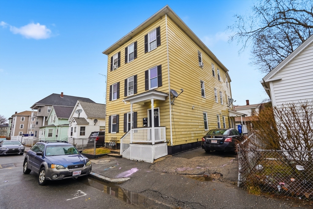 14 1/2 Hacker Street Worcester, MA 01603 - Photo 4 of 40