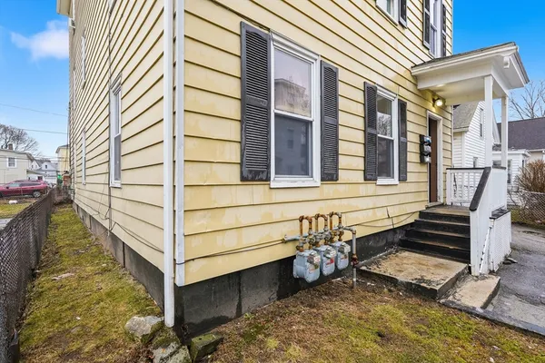 $874,995 | 14 1/2 Hacker Street, Worcester, MA 01603