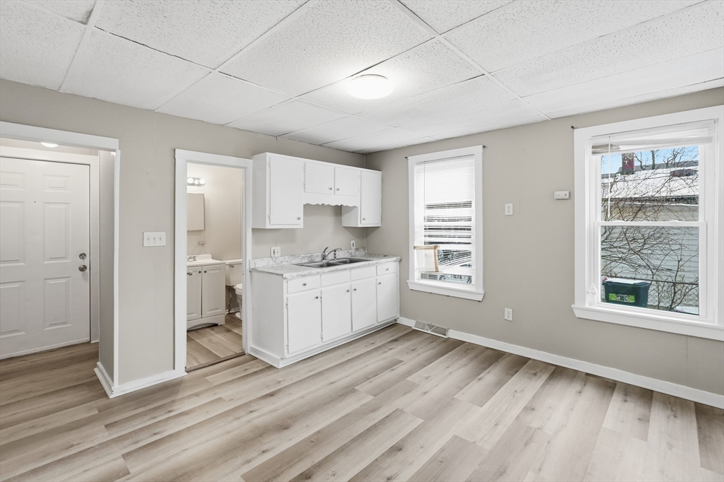 14 1/2 Hacker Street Worcester, MA 01603 - Photo 10 of 40