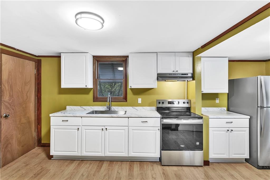 514 Kings Road Apollo, PA 15613 - Photo 11 of 33 a kitchen with a stove a sink and a refrigerator