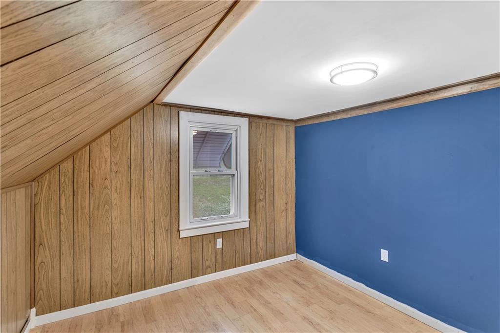 514 Kings Road Apollo, PA 15613 - Photo 15 of 33 an empty room with windows