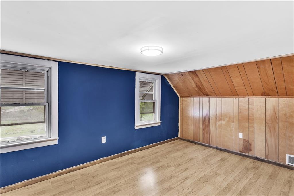 514 Kings Road Apollo, PA 15613 - Photo 18 of 33 an empty room with windows