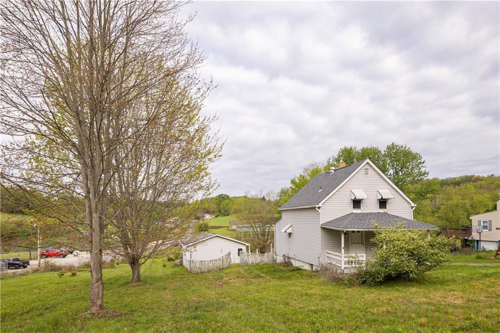 514 Kings Road Apollo, PA 15613 - Photo 29 of 33 a front view of a house with garden