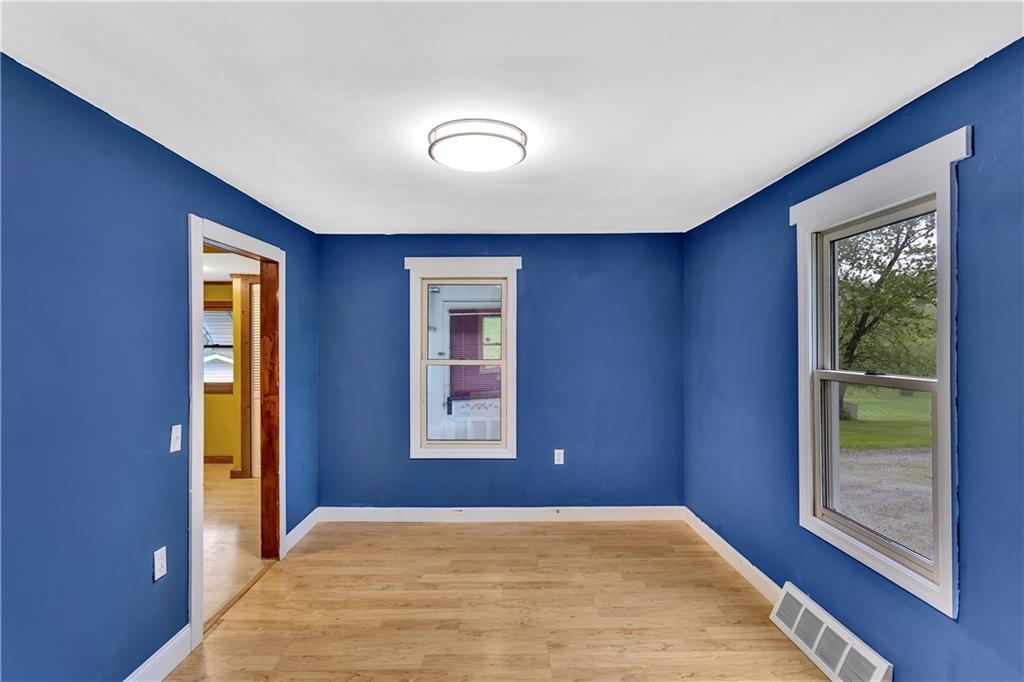 514 Kings Road Apollo, PA 15613 - Photo 6 of 33 a view of an empty room and window