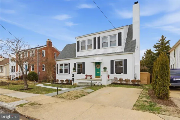 a view of a house with outdoor space