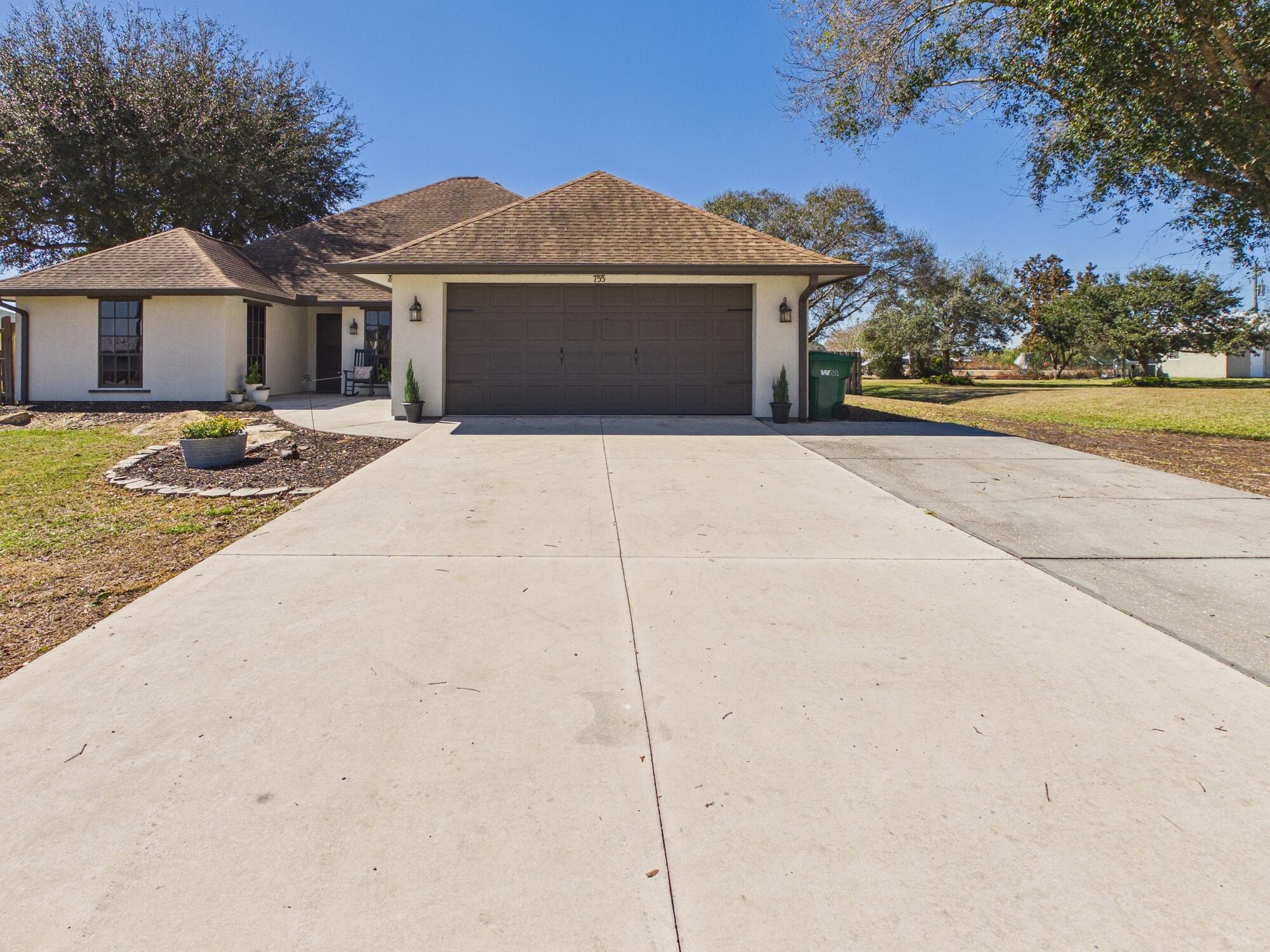 755 Southwest 85th Avenue Okeechobee, FL 34974 - Photo 4 of 99 EDA764CD-6726-4610-8240-7684193C9179