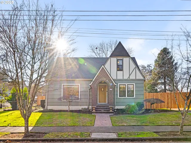 $599,900 | 1520 12th Street, Oregon City, OR 97045