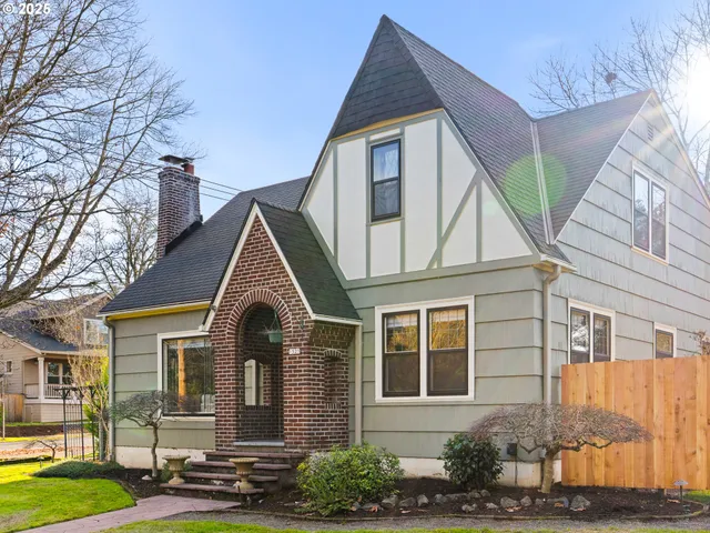 $599,900 | 1520 12th Street, Oregon City, OR 97045