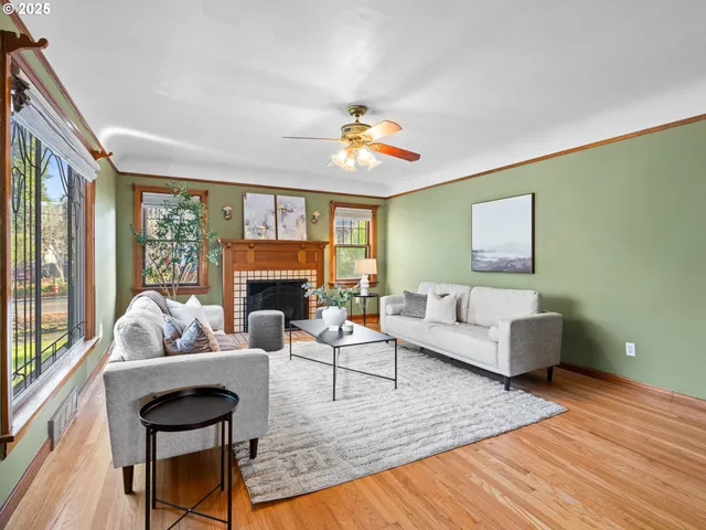 $599,900 | 1520 12th Street, Oregon City, OR 97045