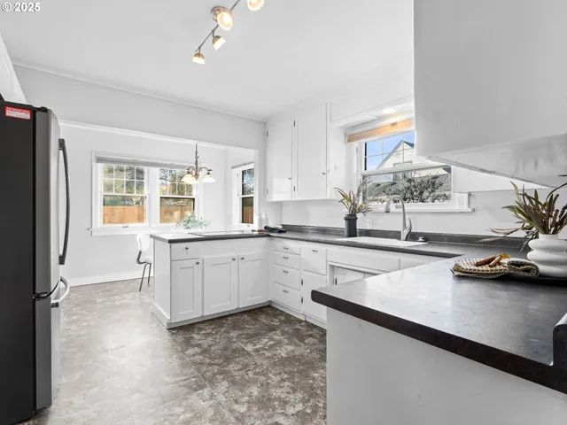 $599,900 | 1520 12th Street, Oregon City, OR 97045