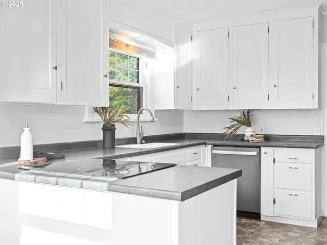 $599,900 | 1520 12th Street, Oregon City, OR 97045