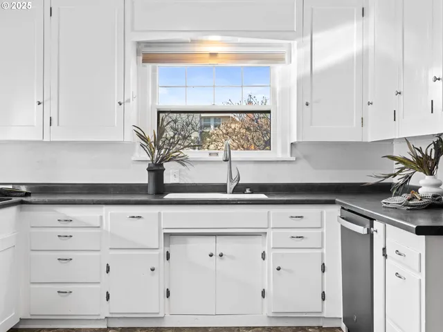 $599,900 | 1520 12th Street, Oregon City, OR 97045