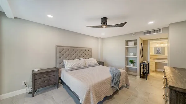 $9,000 | 4822 Ocean Boulevard, Unit 2F, Sarasota, FL 34242