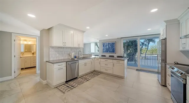 $9,000 | 4822 Ocean Boulevard, Unit 2F, Sarasota, FL 34242