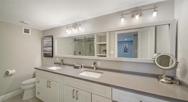 $9,000 | 4822 Ocean Boulevard, Unit 2F, Sarasota, FL 34242