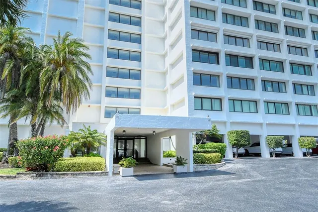 $9,000 | 4822 Ocean Boulevard, Unit 2F, Sarasota, FL 34242