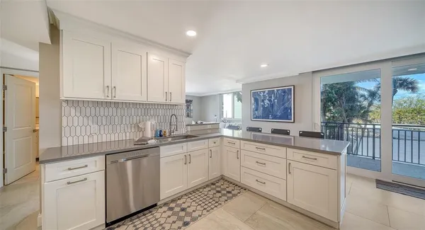 $9,000 | 4822 Ocean Boulevard, Unit 2F, Sarasota, FL 34242