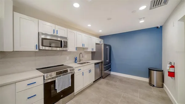 $9,000 | 4822 Ocean Boulevard, Unit 2F, Sarasota, FL 34242