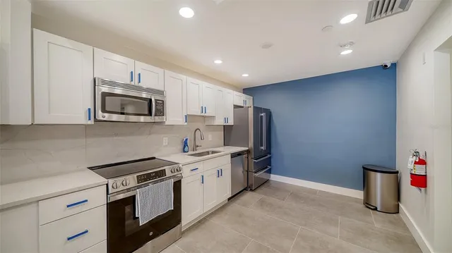 $9,000 | 4822 Ocean Boulevard, Unit 2F, Sarasota, FL 34242