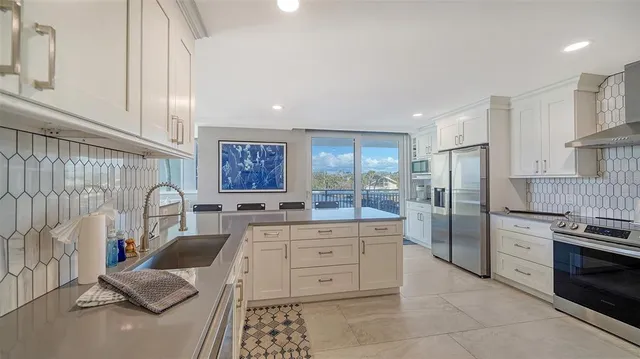 $9,000 | 4822 Ocean Boulevard, Unit 2F, Sarasota, FL 34242