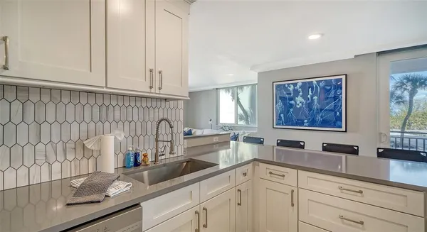 $9,000 | 4822 Ocean Boulevard, Unit 2F, Sarasota, FL 34242