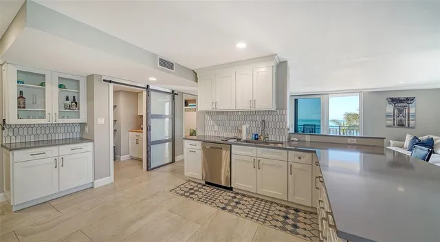 $9,000 | 4822 Ocean Boulevard, Unit 2F, Sarasota, FL 34242