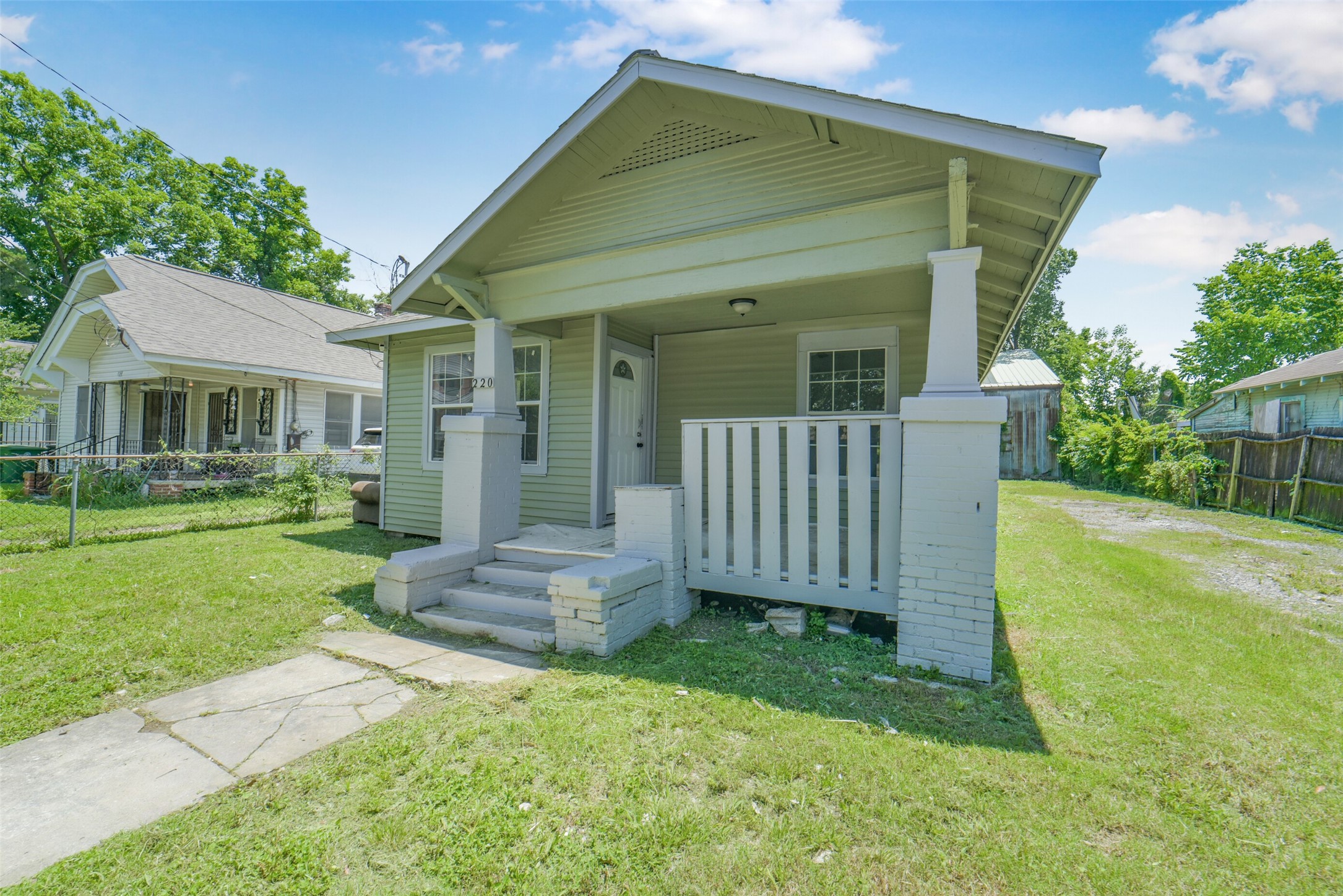 220 Engel Street Houston, TX 77011 - Photo 28 of 29 Front of Home