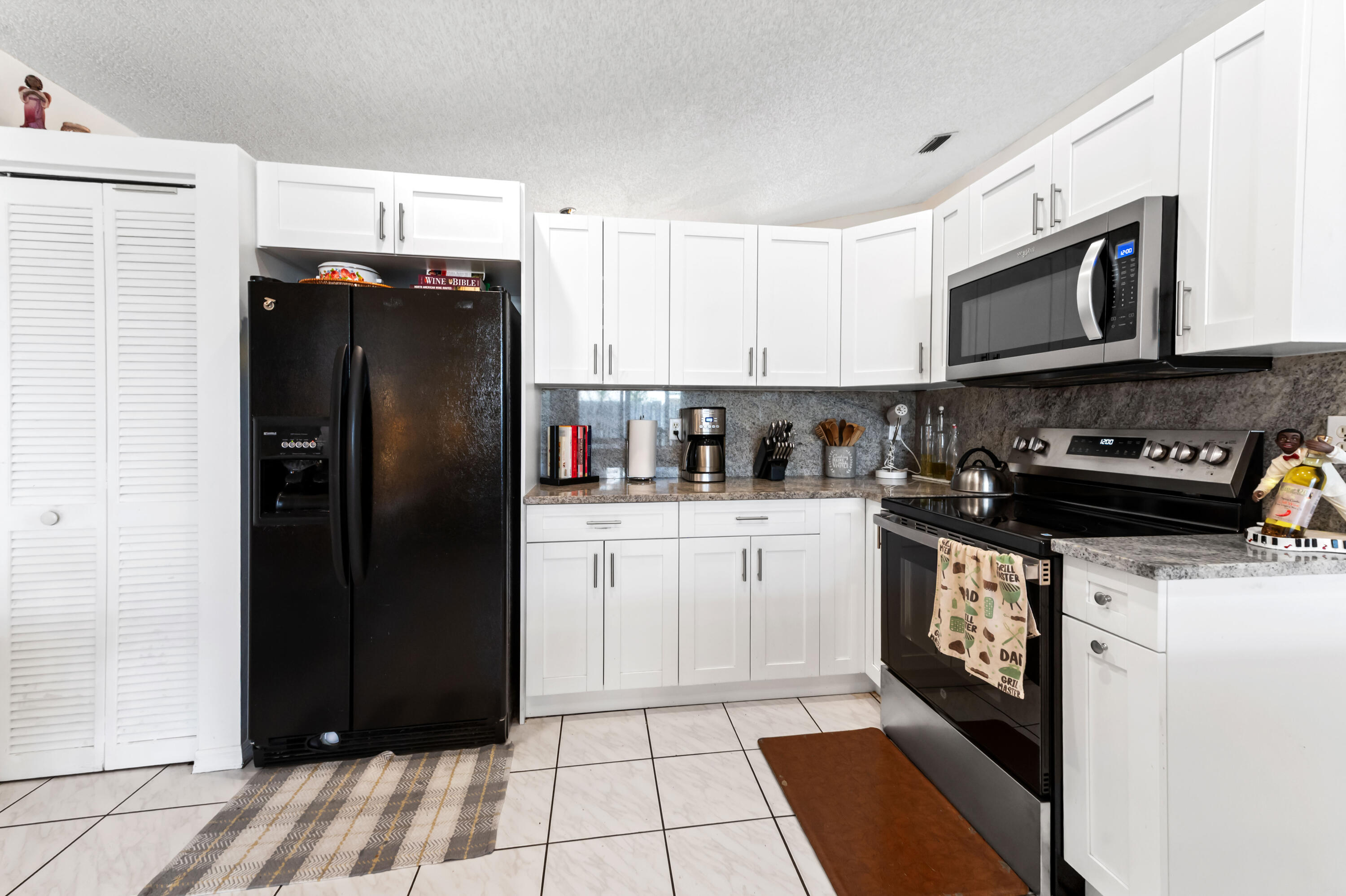 7409 Michigan Isle Road Lake Worth, FL 33467 - Photo 14 of 42 16 kitchen 02