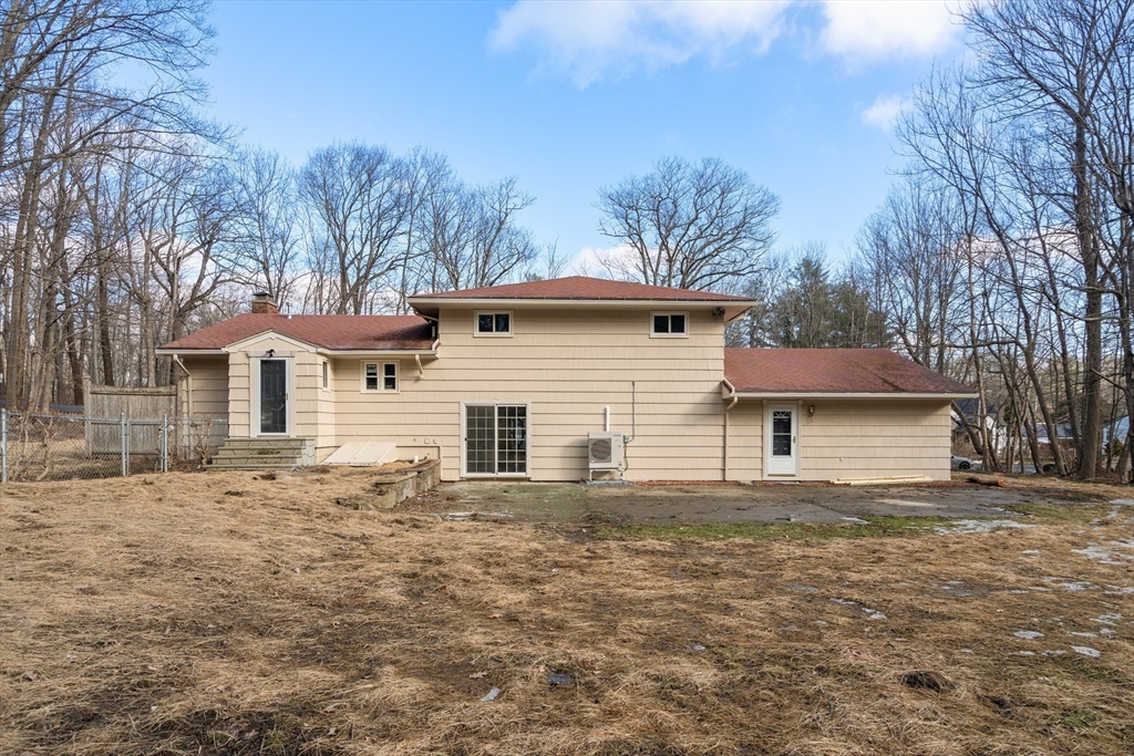 3 Mower Street Paxton, MA 01612 - Photo 3 of 36 a front view of a house with a yard
